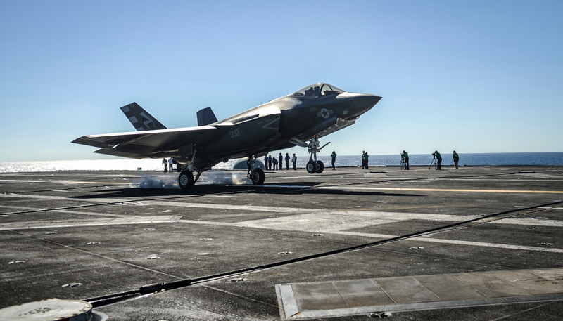 Illustration for article titled Espectaculares imágenes del F-35C en pruebas sobre un portaaviones